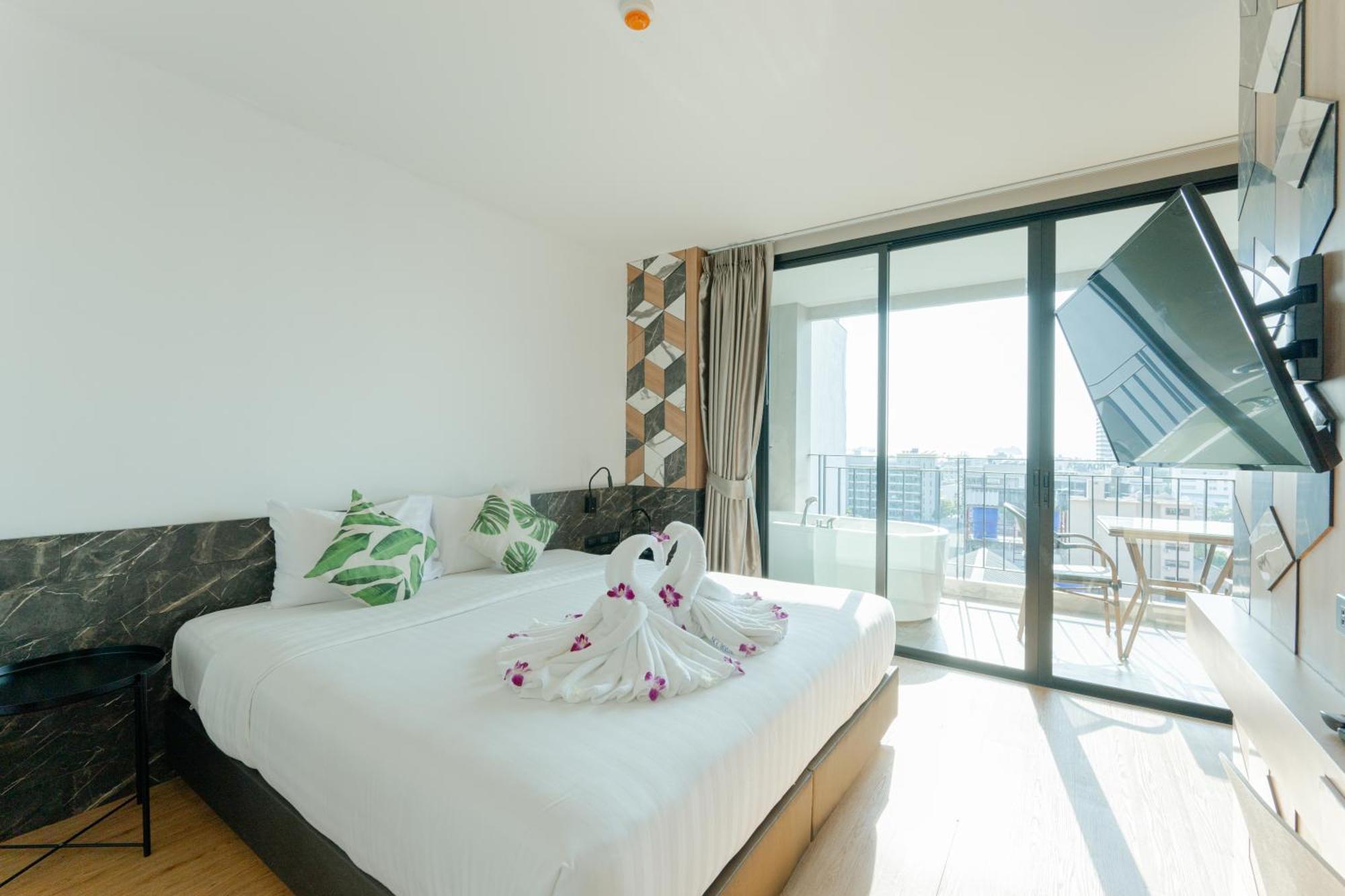 Sky Wave Patong Hotel Exterior foto