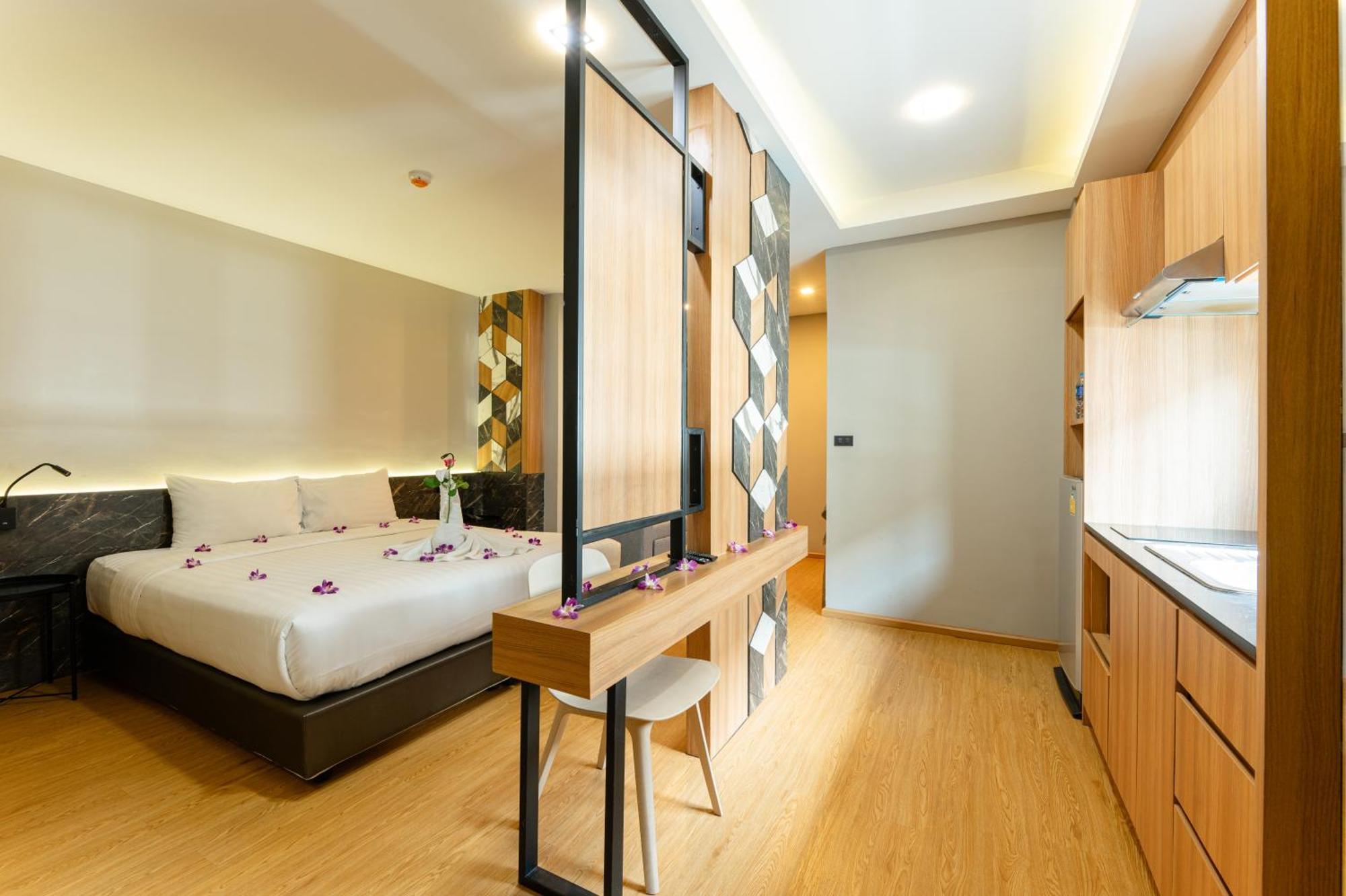 Sky Wave Patong Hotel Exterior foto
